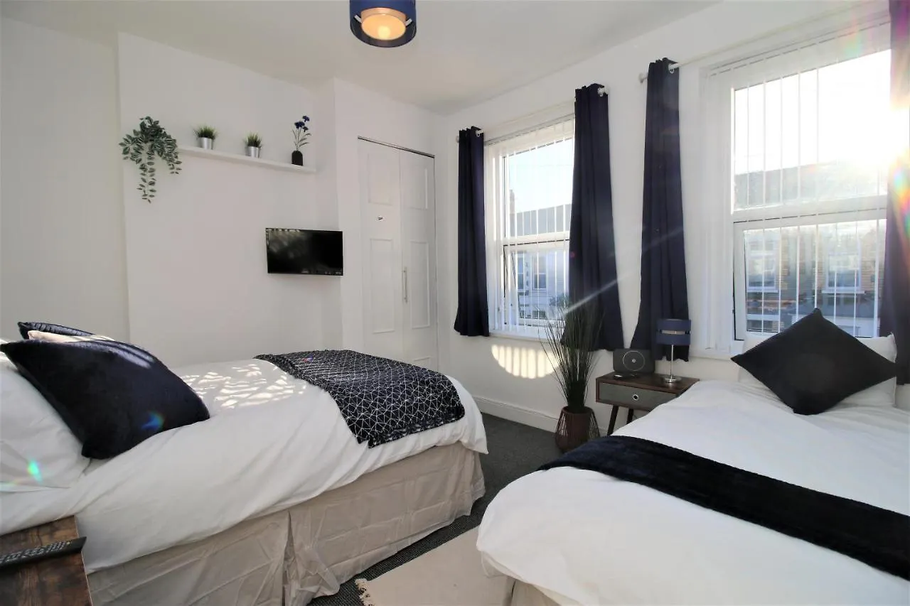 بيت للعطل Three Bedroom Townhouse - Free Local Parking - By Property Promise كارديف