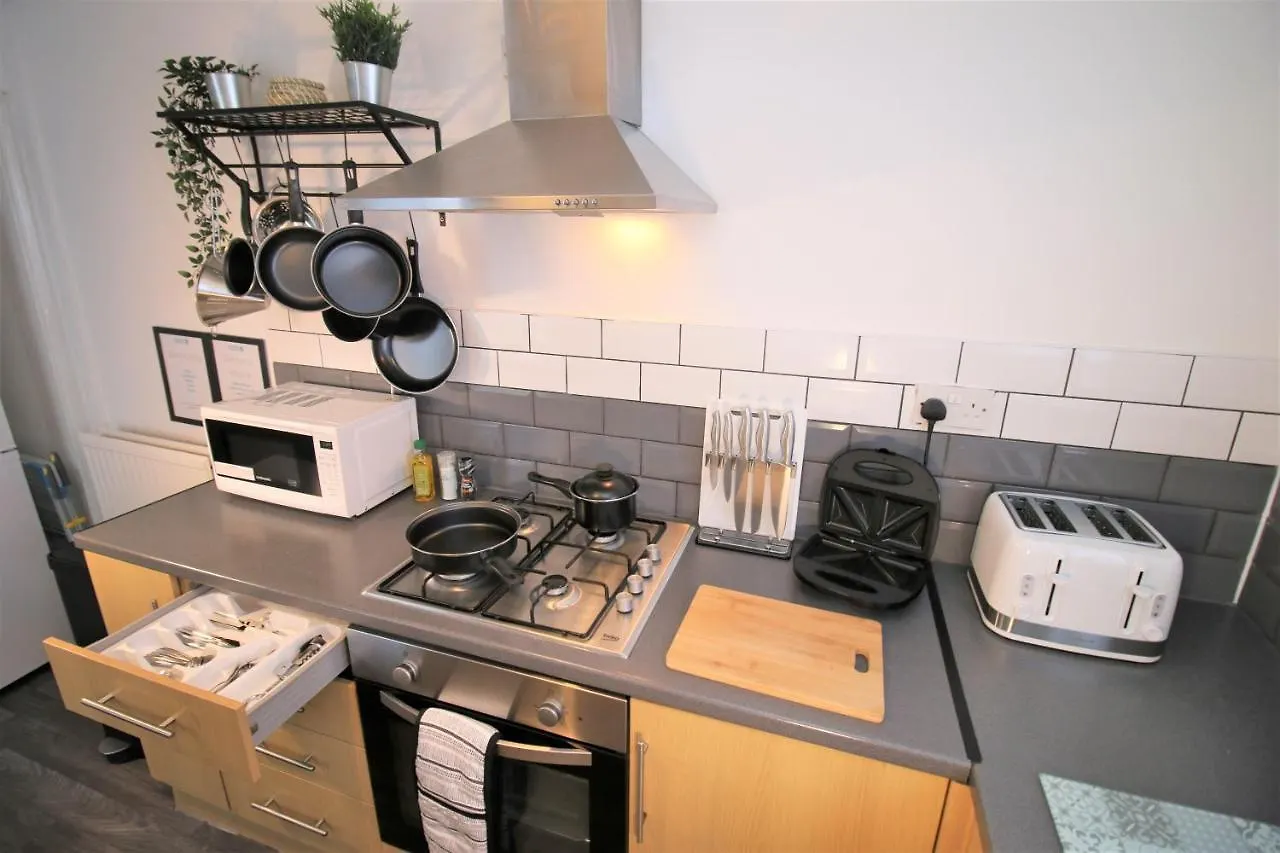 بيت للعطل Three Bedroom Townhouse - Free Local Parking - By Property Promise كارديف