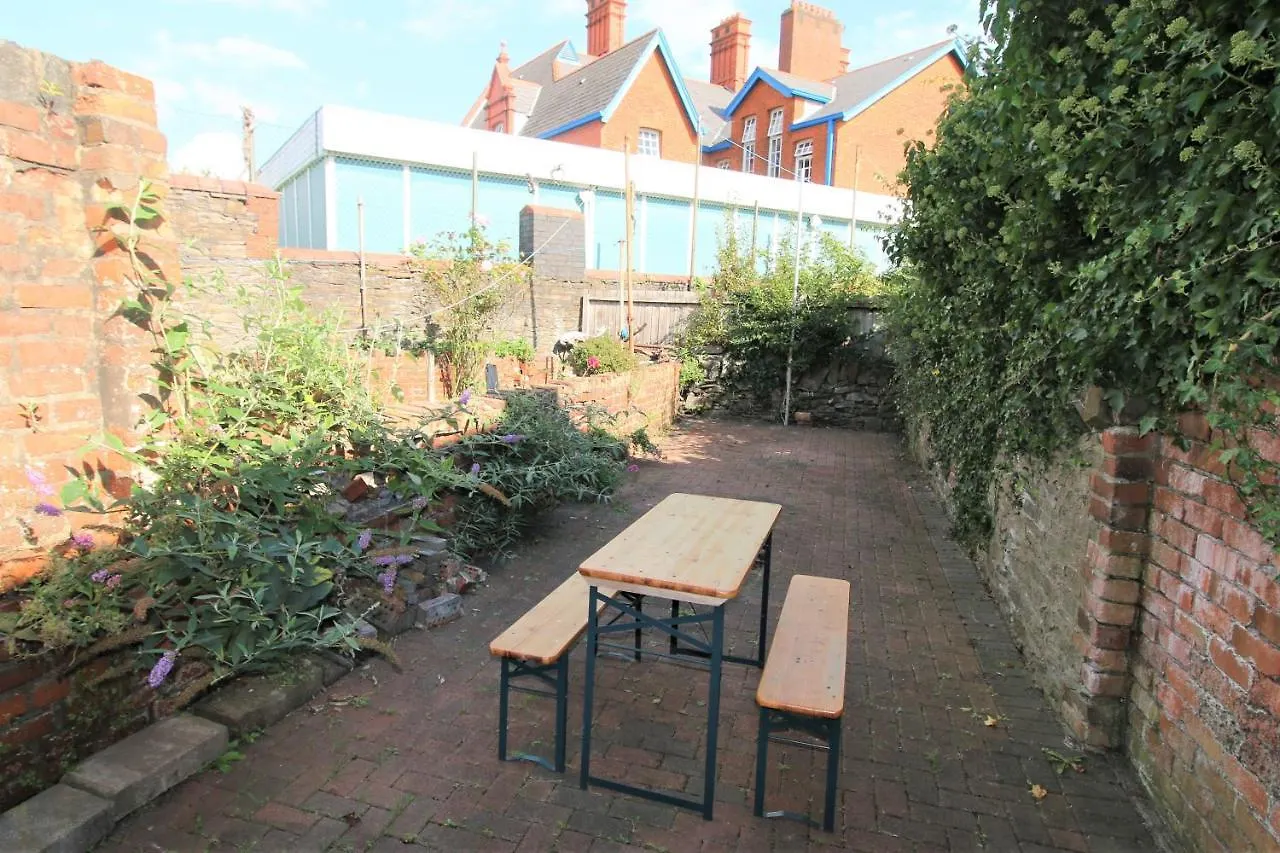 Three Bedroom Townhouse - Free Local Parking - By Property Promise Cardiff 0*,