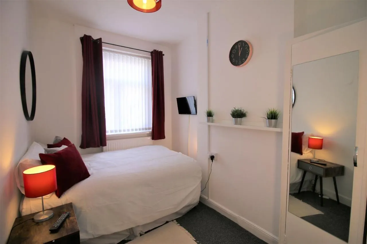 Three Bedroom Townhouse - Free Local Parking - By Property Promise Cardiff