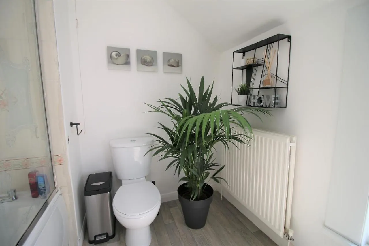 Three Bedroom Townhouse - Free Local Parking - By Property Promise Cardiff United Kingdom